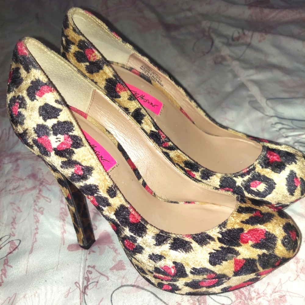 Betsey Johnson/Cheetah Pump/Size 8.5/